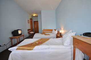 Отель Hotel Dobrogea Констанца Двухместный номер с 2 отдельными кроватями-2